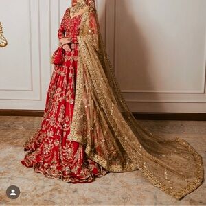 Pakistani/Indian Red lehnga choli bridal collection. Only wore once.